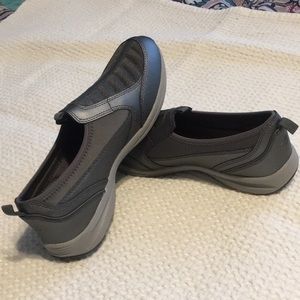 Easy Spirit Slip On NWT 9.5M